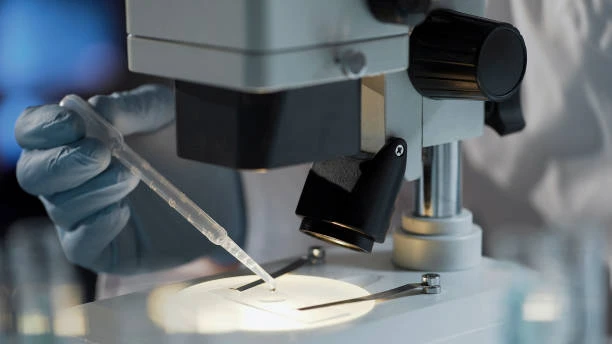 laboratory-worker-preparing-biological-material-dna-test-to-establish-paternity.jpg?b=1&s=612x612&w=0&k=20&c=13Wt3fj_hWb2YiSR72vxOSjwByKWYAShLQGzKQ741jM=